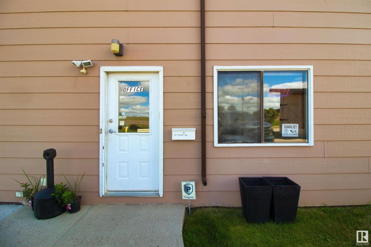 Kings Court Motel Cold Lake Exterior foto